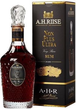 A. H. Riise Non Plus Ultra Rum 42 % 0,7 l